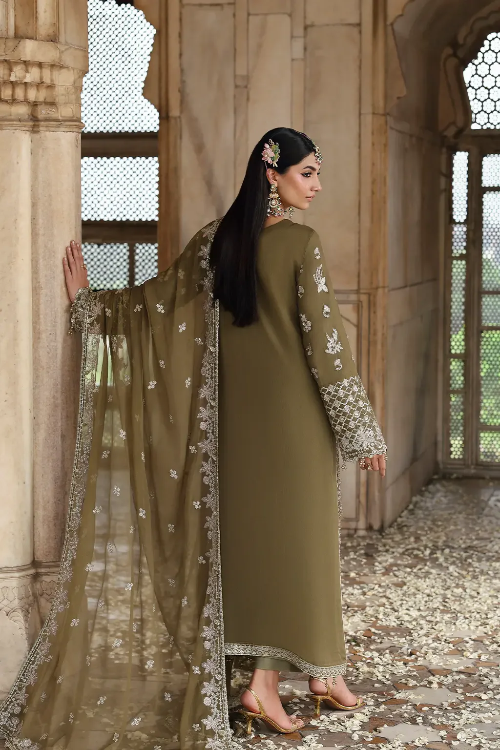 EMAAN ADEEL - OLIVEA - Image 6
